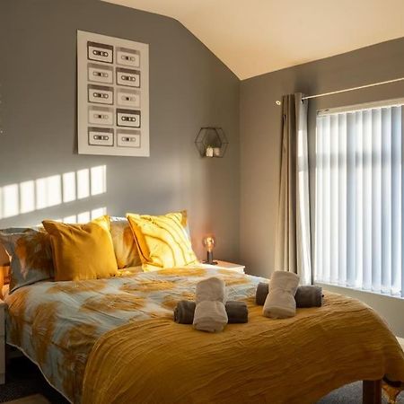 Vibrant City Centre Townhouse With Free Parking Rare Outdoor Patio Белфаст Екстер'єр фото