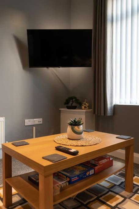 Vibrant City Centre Townhouse With Free Parking Rare Outdoor Patio Белфаст Екстер'єр фото