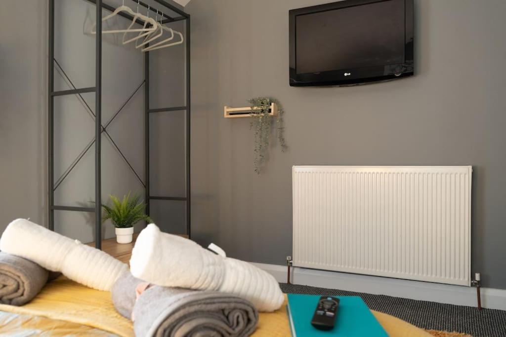 Vibrant City Centre Townhouse With Free Parking Rare Outdoor Patio Белфаст Екстер'єр фото