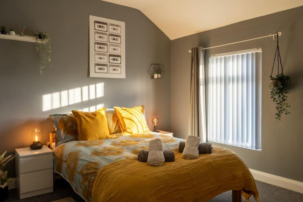 Vibrant City Centre Townhouse With Free Parking Rare Outdoor Patio Белфаст Екстер'єр фото
